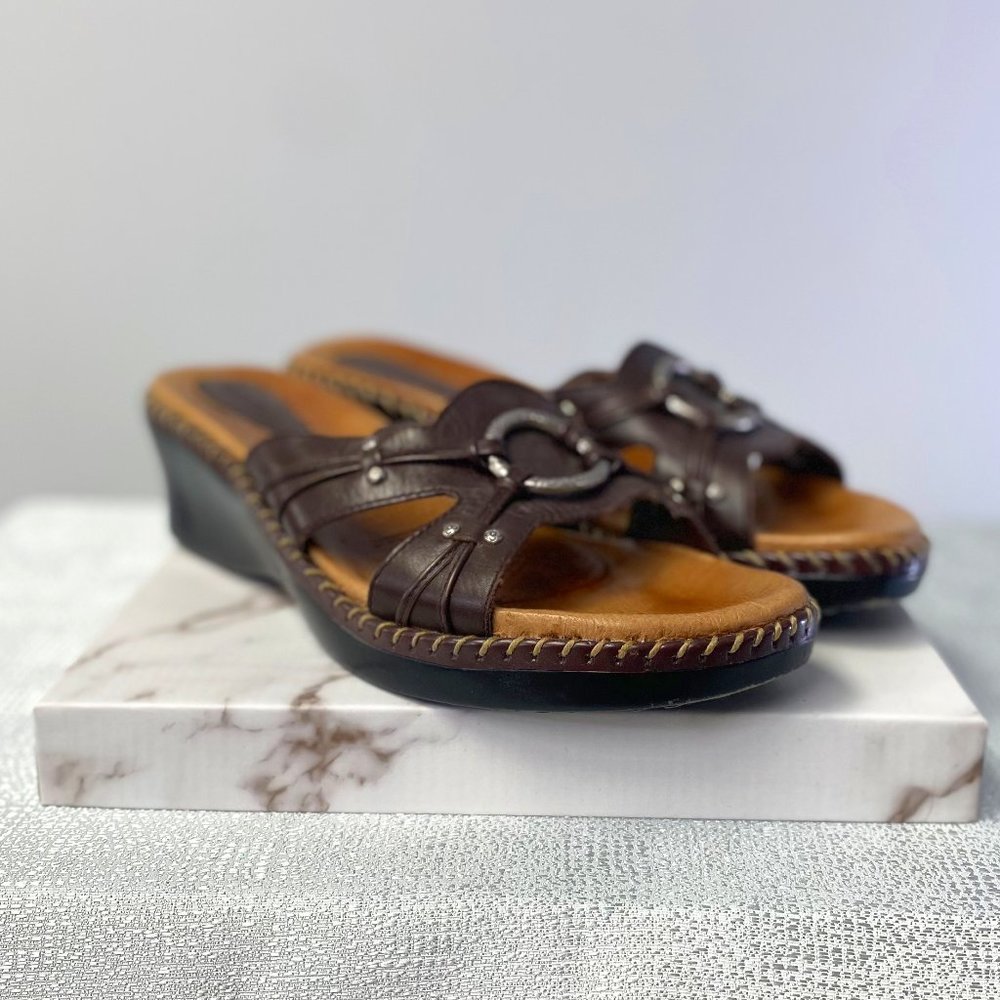 MINNETONKA Women's Brown Boho Shoe Wedge Heel Open Toe Sandal Tribal Emblem 9